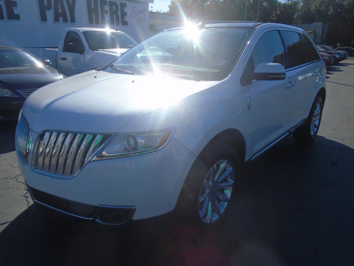 2014 Lincoln MKX FWD (2LMDJ6JK5EB) with an 3.7L V6 DOHC 24V engine, 6-Speed Automatic transmission, located at 6112 N Florida Avenue, Tampa, FL, 33604, (888) 521-5131, 27.954929, -82.459534 - Photo#3